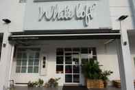 Bangunan White Loft Hotel