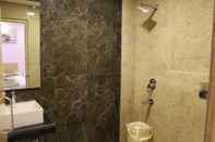 Toilet Kamar Hotel Prince Palace DX by check in room