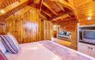 Bedroom 2 Abalone Lodges