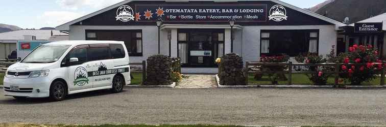 Exterior Otematata Eatery Bar and Lodging