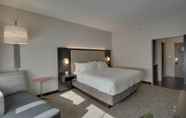 Bedroom 2 Holiday Inn Express & Suites Charleston NE Mt Pleasant US17, an IHG Hotel
