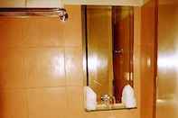 Toilet Kamar Best Suite Hotel