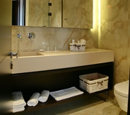 ห้องน้ำภายในห้อง 3 Maccani Luxury Suites