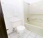 Toilet Kamar 5 Morada Inn - Near Garden Grove Park