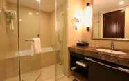 Phòng tắm bên trong 5 Evergreen Laurel Hotel Shanghai