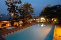 Swimming Pool Oasis Motel