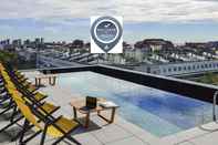 สระว่ายน้ำ ibis Styles Barcelona City Bogatell