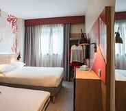 Bedroom 2 ibis Styles Barcelona City Bogatell