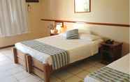 Bedroom 2 Taperapuan Praia Hotel
