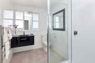 In-room Bathroom Lake Wendouree Luxury Apartments
