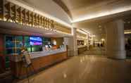 Lobby 3 Ala Moana Hotel by AirPads