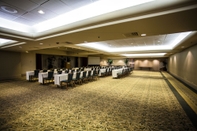 Functional Hall Ala Moana Hotel by AirPads