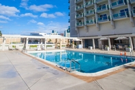 Swimming Pool Ala Moana Hotel by AirPads