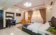 Kamar Tidur 6 Seventh Heaven Hotel and High Bar