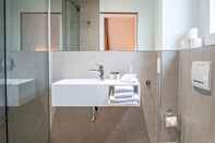 Toilet Kamar TDY Homes Hotel Schattner