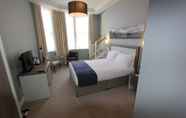 Kamar Tidur 4 Yarrow Hotel