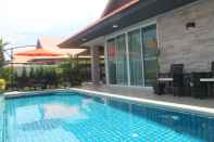 สระว่ายน้ำ The Ville Pool Villa Jomtien