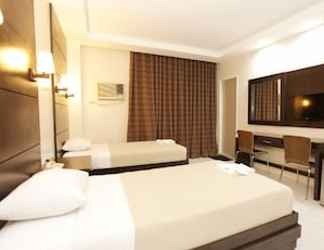 Bedroom 2 Grand Astoria Hotel