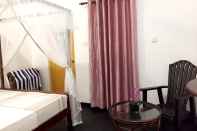 Bedroom Damith Tourist Inn