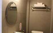 Toilet Kamar 6 Seven Candles Guesthouse