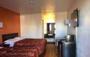 Bedroom 3 Motel 6 Rolla, MO