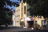 Exterior Hotel des Lauriers Roses