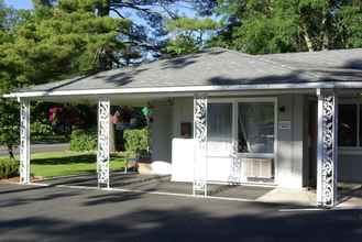 Exterior 4 Grand Traverse Motel