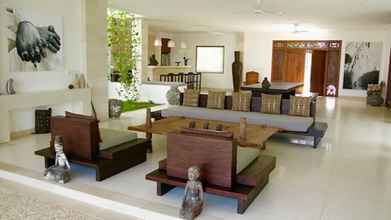 Lobi 4 Villa Paradise Beach