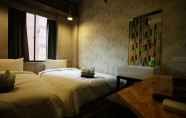 Kamar Tidur 2 Nys Loft Hotel - Hostel
