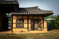 ภายนอกอาคาร Yi Jin-rae's Historic House