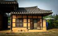 Exterior 3 Yi Jin-rae's Historic House