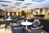 Bar, Cafe and Lounge Mallberry Suites Business Hotel