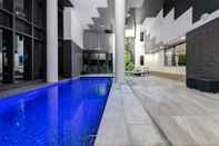 Kolam Renang Courtyard by Marriott Brisbane South Bank