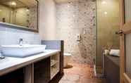 In-room Bathroom 6 Duo Romance Motel Hualien