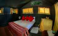 Bedroom 2 Master Campers Lanka