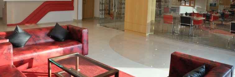Lobby Red Fox Hotel Chandigarh
