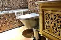 Toilet Kamar Royal Victoria - Ex British Embassy