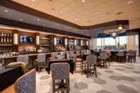 Quầy bar, cafe và phòng lounge River Spirit Casino Resort