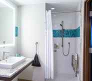 Toilet Kamar 4 River Spirit Casino Resort