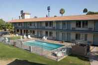 Swimming Pool Rosedale Inn