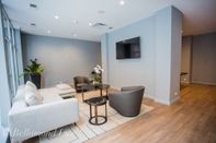 Lobi Altitude Suites Bellamond Yorkville