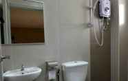 Toilet Kamar 4 Swiss Cottage Hotel