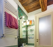 In-room Bathroom 6 Loft Ventaglieri by Wonderful Italy