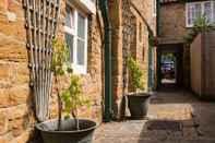 Exterior The Phelips Arms