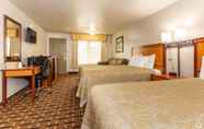 Bedroom 4 Anchor Bay Inn