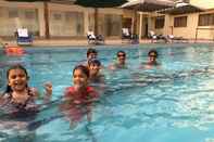 Kolam Renang Hotel Pushpak Resort