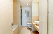 Toilet Kamar 2 NY-LON Corporate Apartments