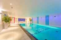 Swimming Pool NY-LON Corporate Apartments