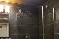 In-room Bathroom Kitimat Estuary Lodge B & B