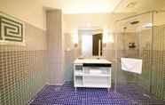 In-room Bathroom 6 Sunseed International Villa Hotel